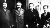 アインシュタインと物理学科教授陣の記念写真