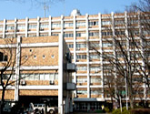 Photo:Physics building and physics lecture hall (2008).